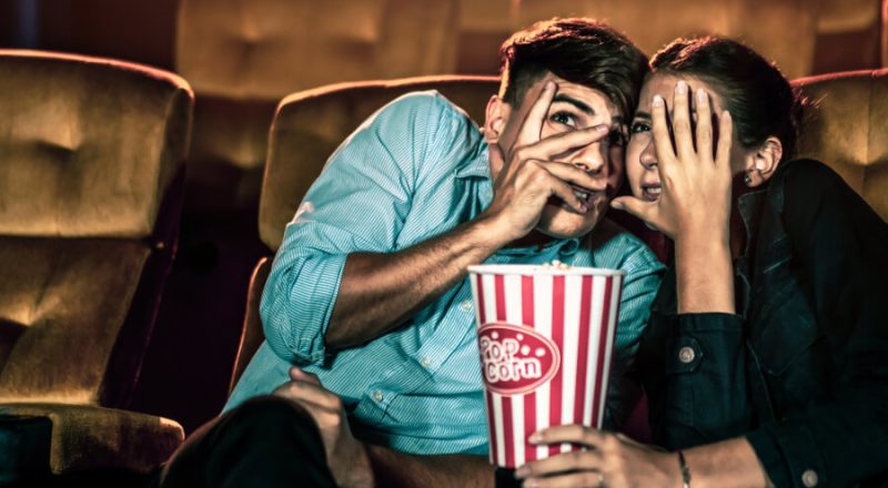 Siaubo filmų psichologinis poveikis žiūrovams: kodėl mėgstame bijoti?